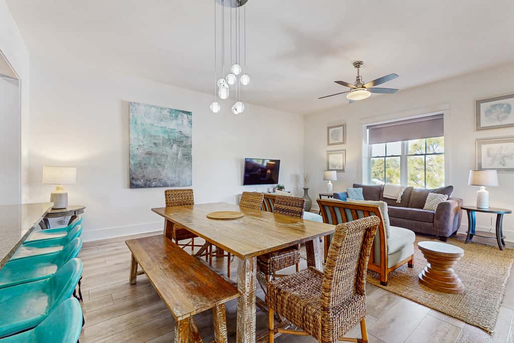 Fourth-floor corner condo with Big Redfish lake view, pool & washer & dryer