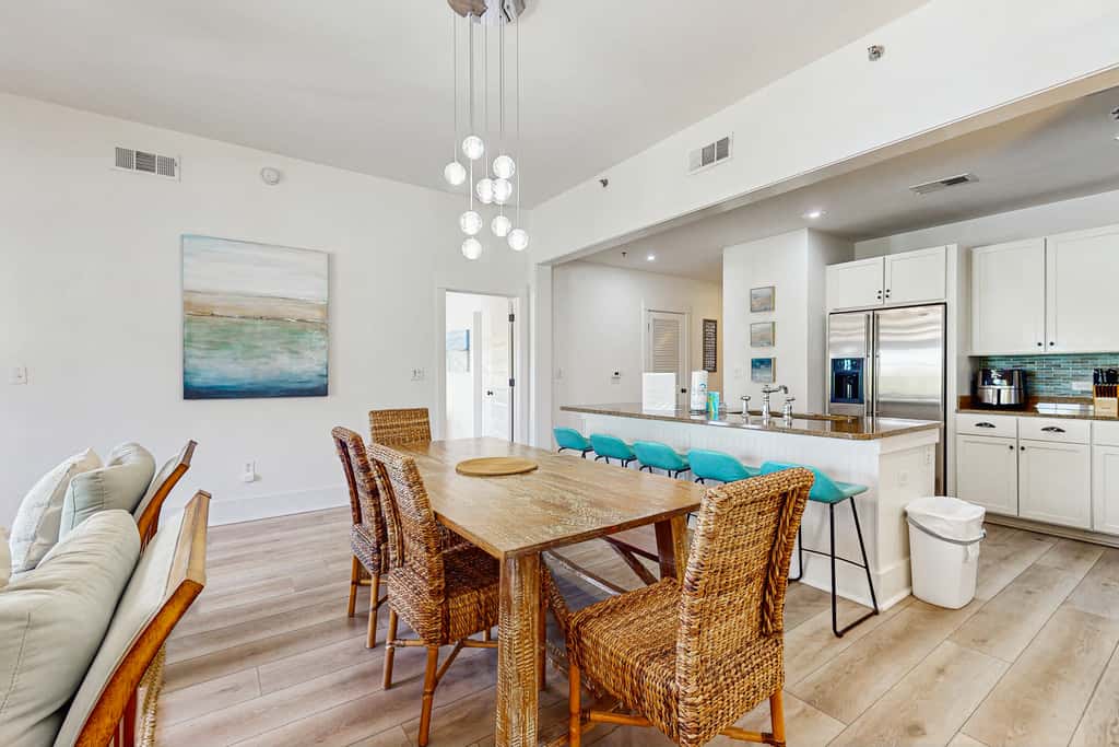 Fourth-floor corner condo with Big Redfish lake view, pool & washer & dryer