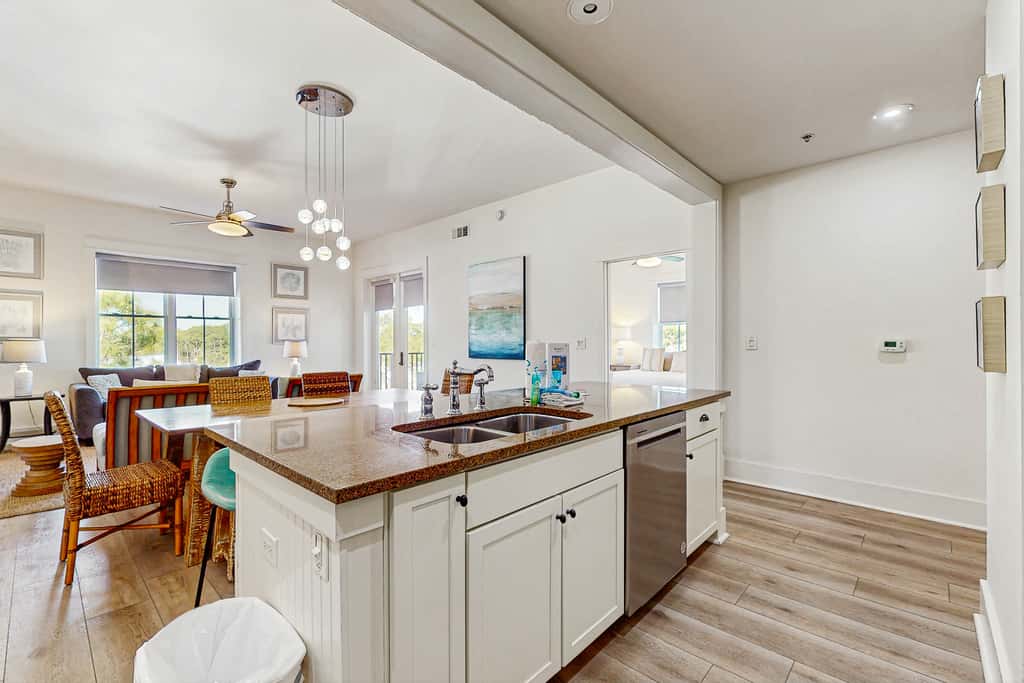 Fourth-floor corner condo with Big Redfish lake view, pool & washer & dryer