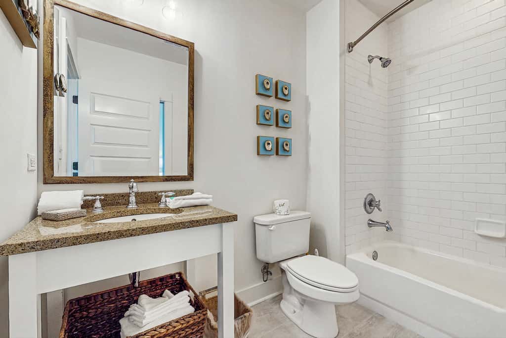 Fourth-floor corner condo with Big Redfish lake view, pool & washer & dryer
