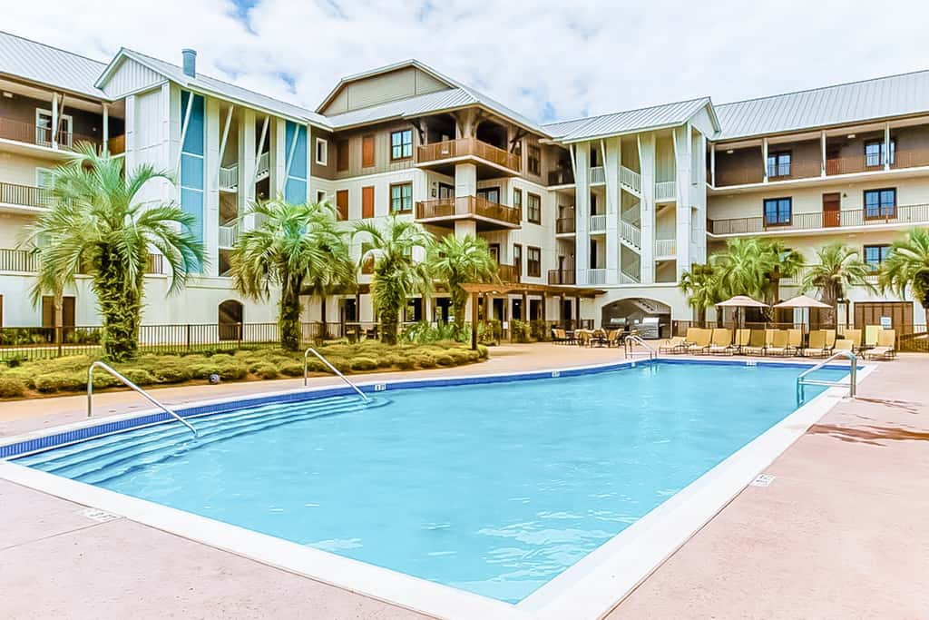 Fourth-floor corner condo with Big Redfish lake view, pool & washer & dryer