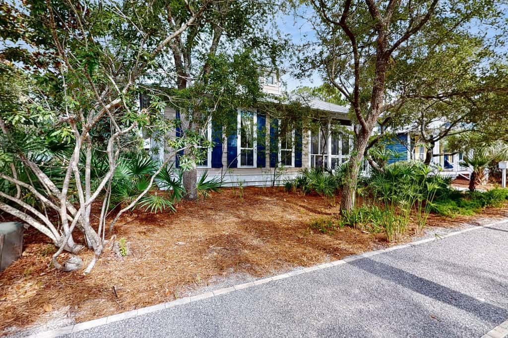 Coastal haven near the beach off scenic 30A with two pools & porch- dog-friendly