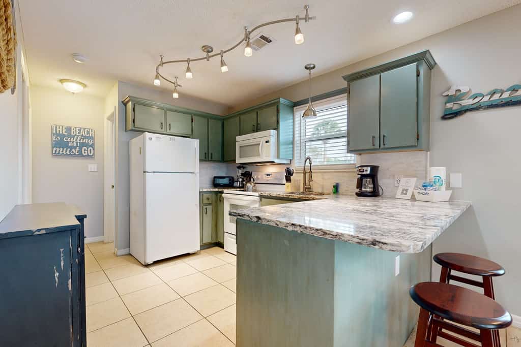 Beachside Villas | 1st Floor Condo | 6-min Walk to Beach | Pools