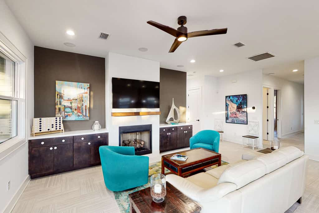 Home near beach and 30A with balcony, yard, patio, grill, Washer & Dryer