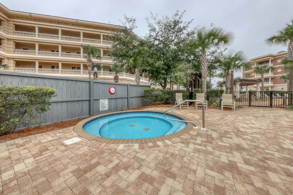 Top floor condo steps to the beach Shared pool & close to shopping & dining