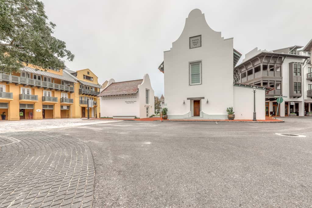 Top floor condo steps to the beach Shared pool & close to shopping & dining