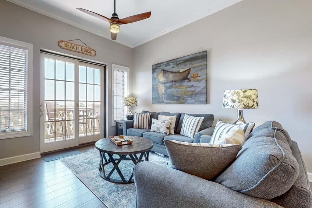 Elegant condo with 2 community pools, hot tub, & beach access across the road