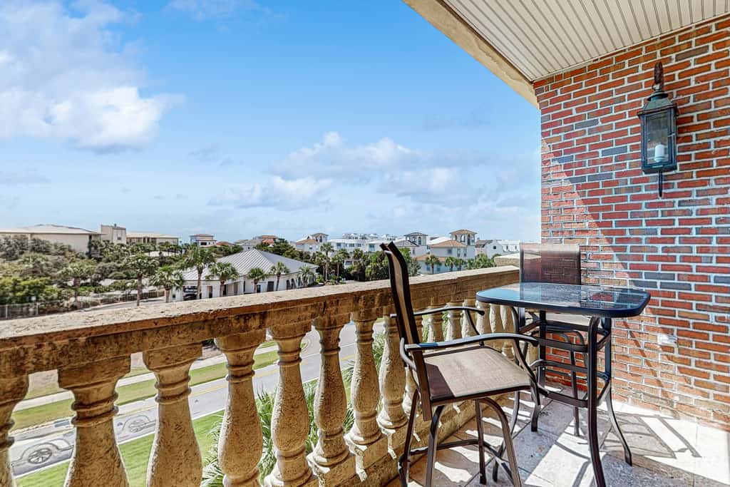 Elegant condo with 2 community pools, hot tub, & beach access across the road