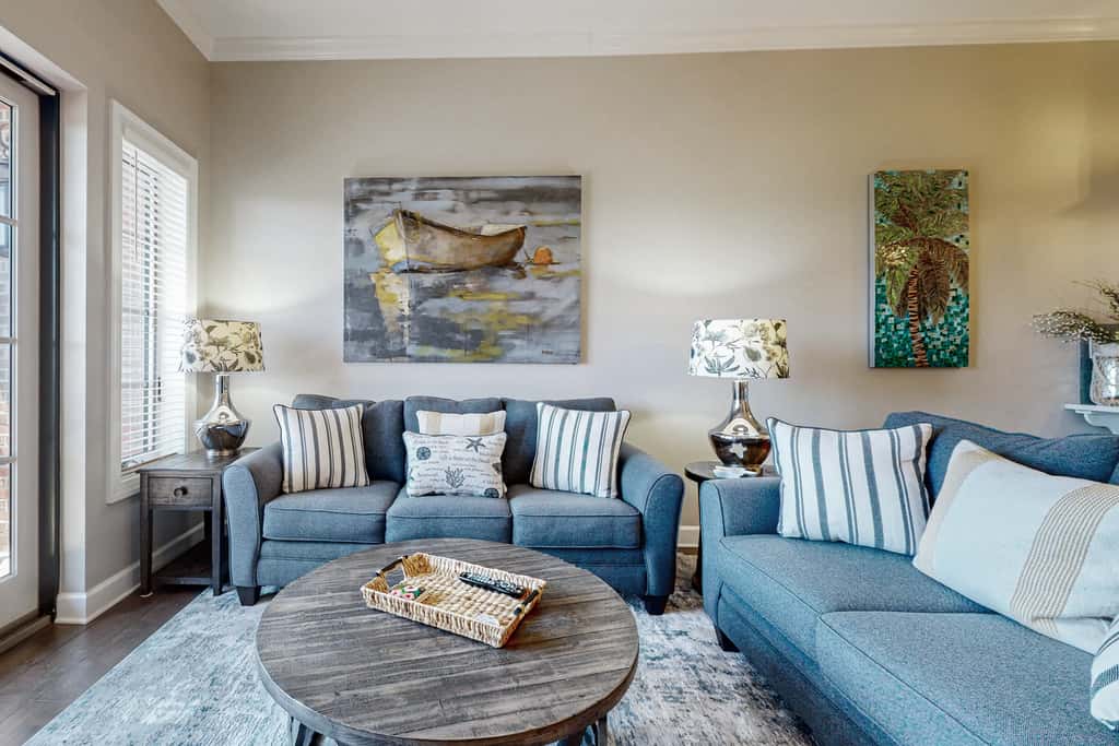 Elegant condo with 2 community pools, hot tub, & beach access across the road