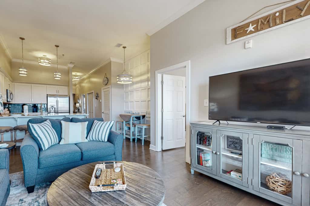 Elegant condo with 2 community pools, hot tub, & beach access across the road