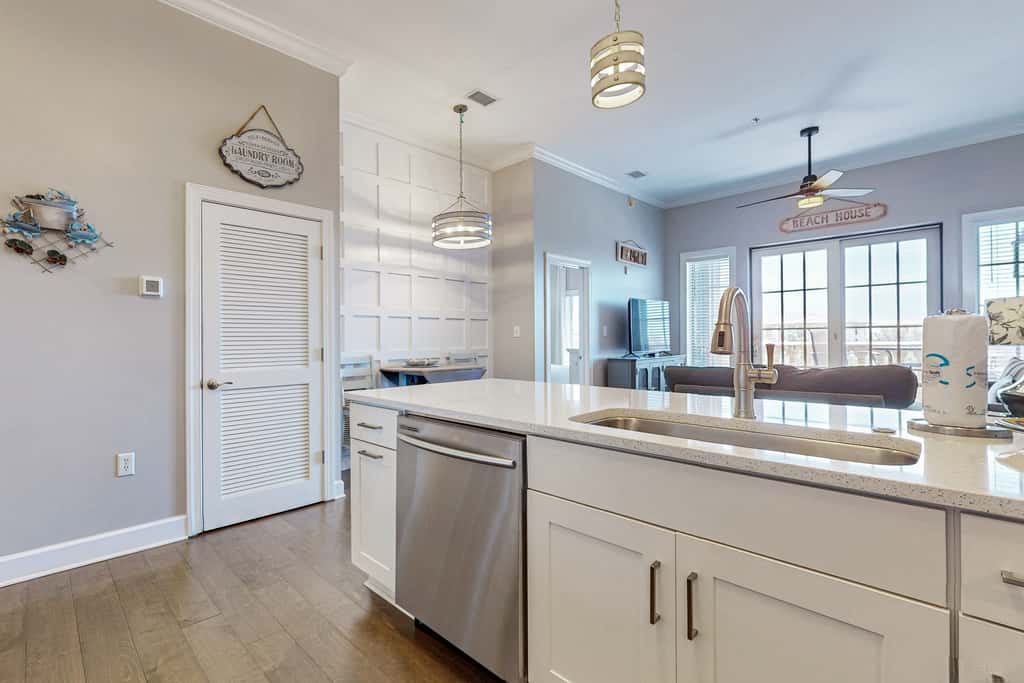 Elegant condo with 2 community pools, hot tub, & beach access across the road