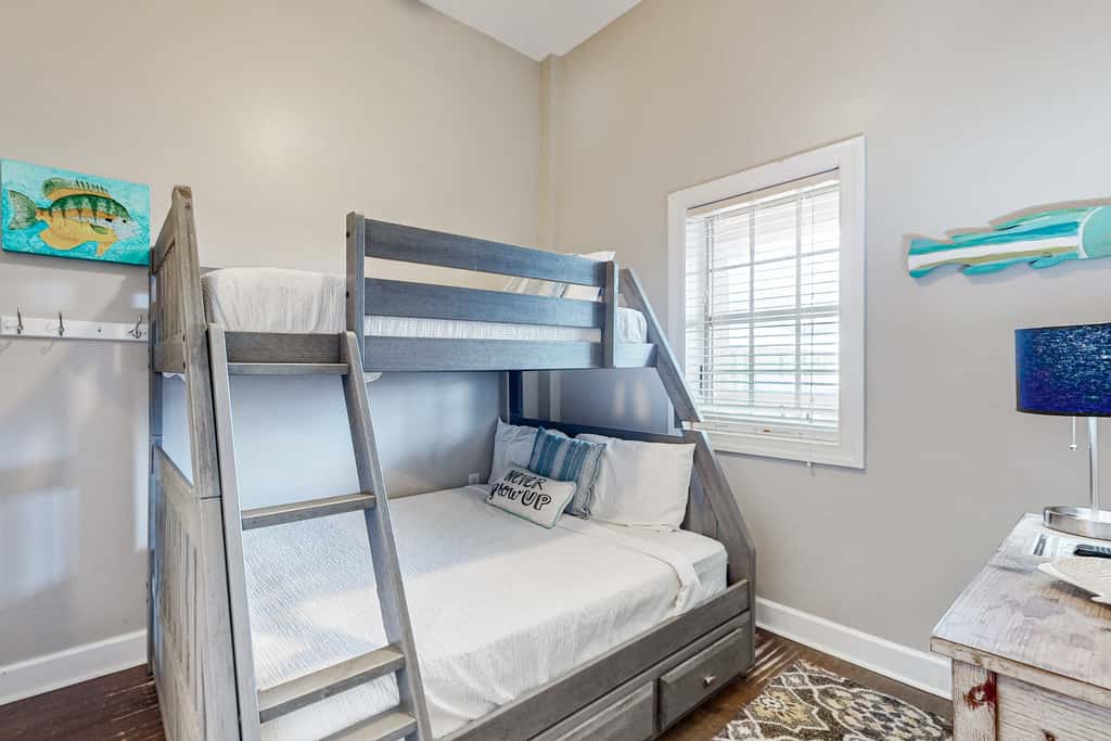 Elegant condo with 2 community pools, hot tub, & beach access across the road