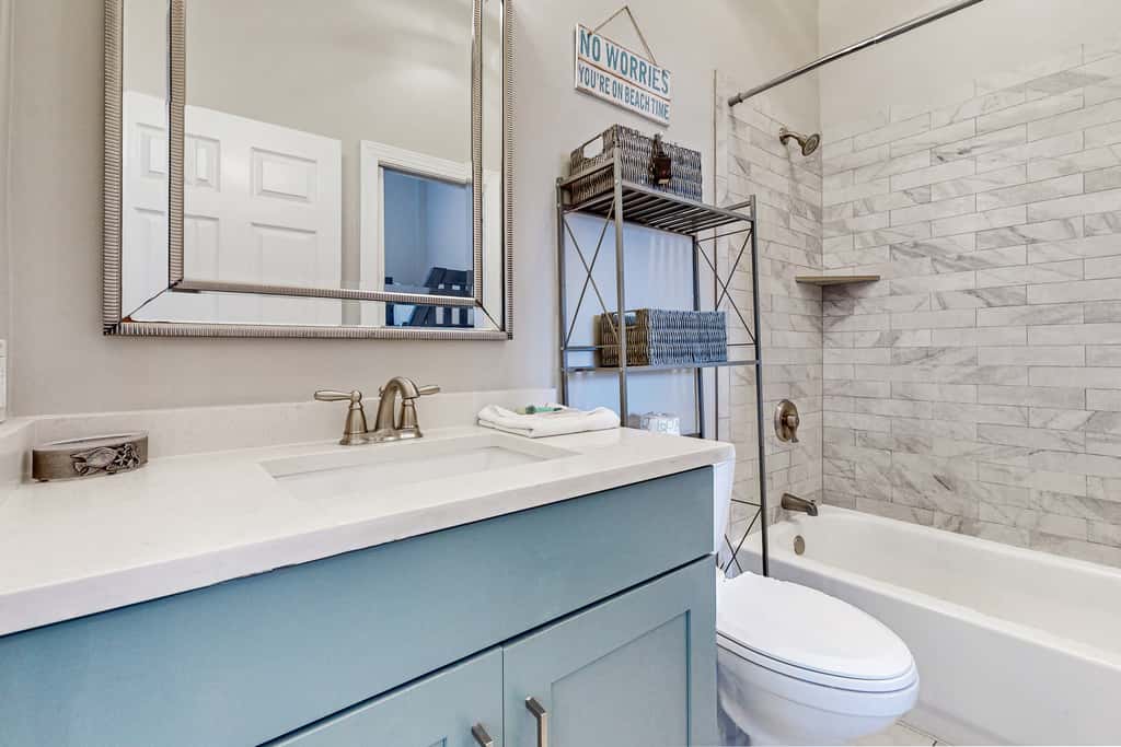 Elegant condo with 2 community pools, hot tub, & beach access across the road