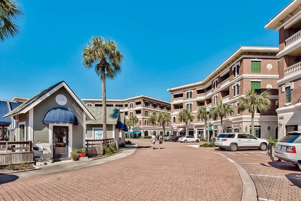 Elegant condo with 2 community pools, hot tub, & beach access across the road