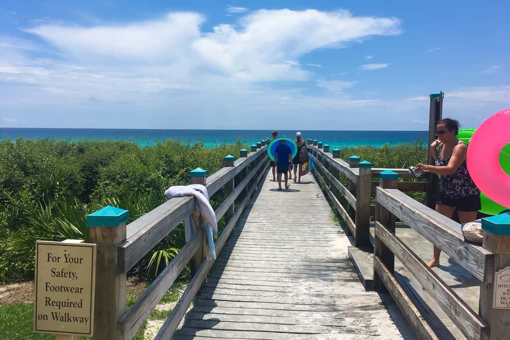 Elegant condo with 2 community pools, hot tub, & beach access across the road
