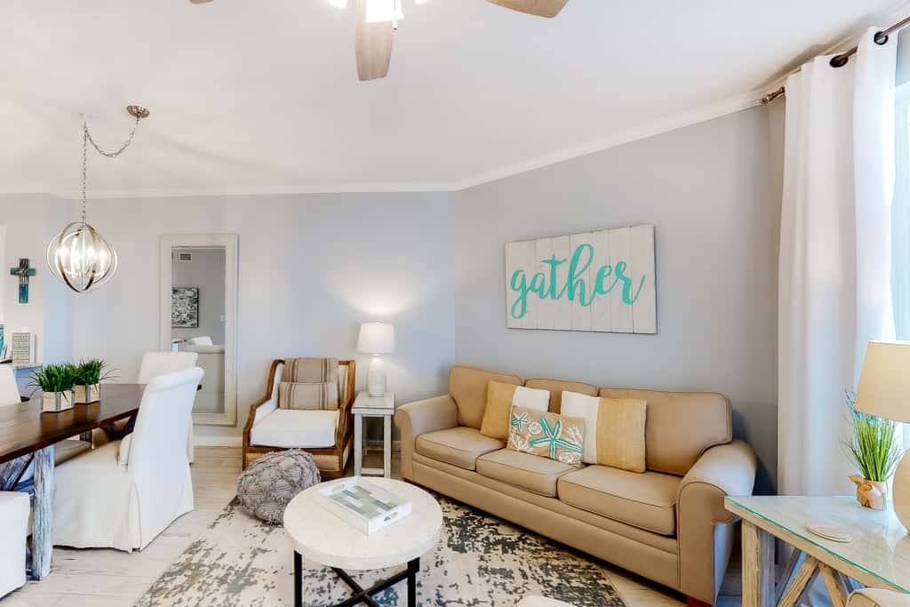 Gorgeous condo with pool & Gulf view, stunning decor, bunk beds & pickleball