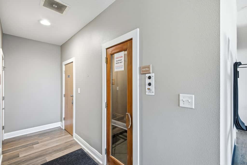 Gorgeous condo with pool & Gulf view, stunning decor, bunk beds & pickleball