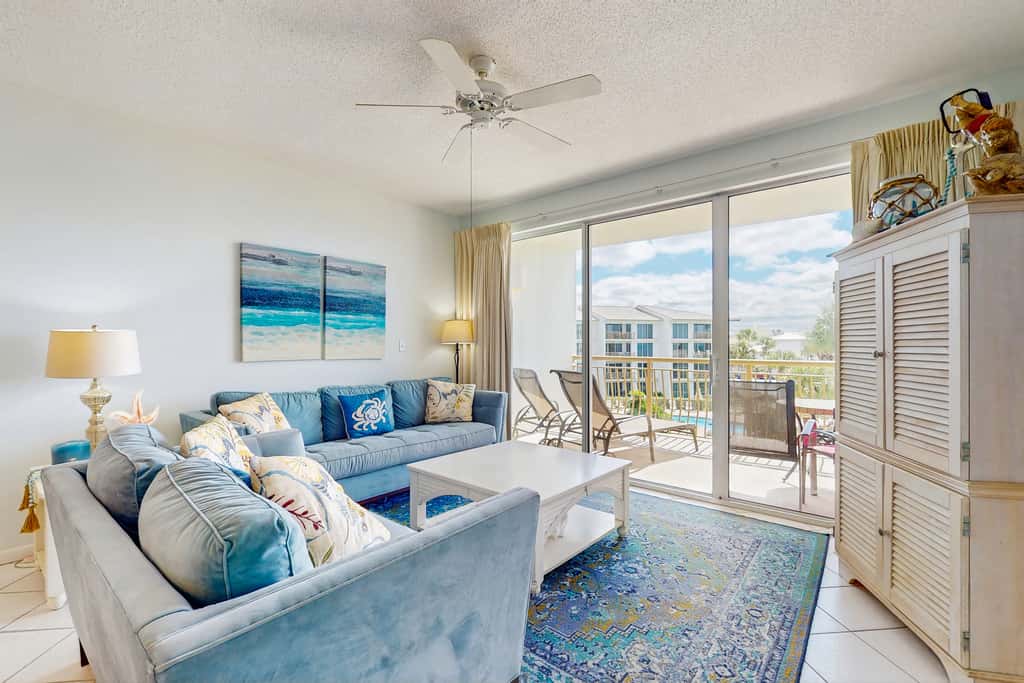 Spacious getaway with Gulf view, beach access, tennis & pickleball