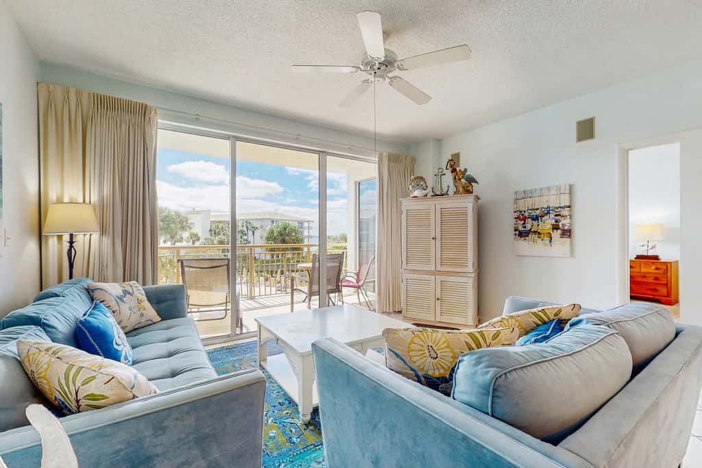 Spacious getaway with Gulf view, beach access, tennis & pickleball