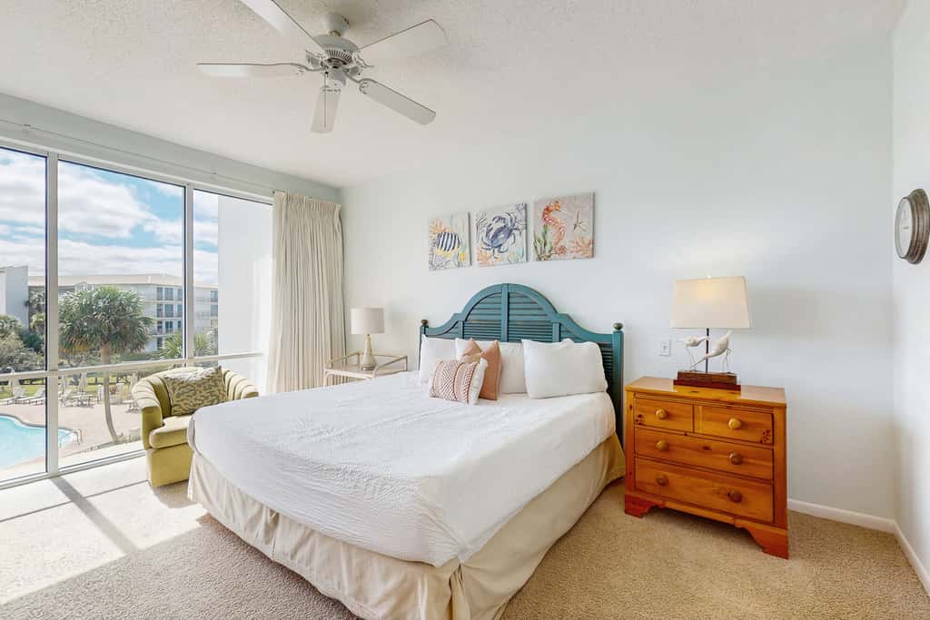 Spacious getaway with Gulf view, beach access, tennis & pickleball