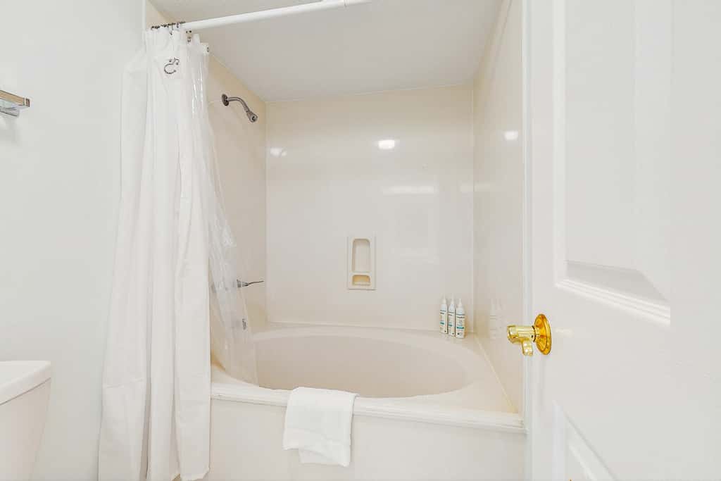 Spacious getaway with Gulf view, beach access, tennis & pickleball