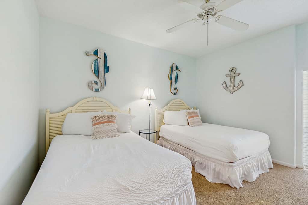 Spacious getaway with Gulf view, beach access, tennis & pickleball
