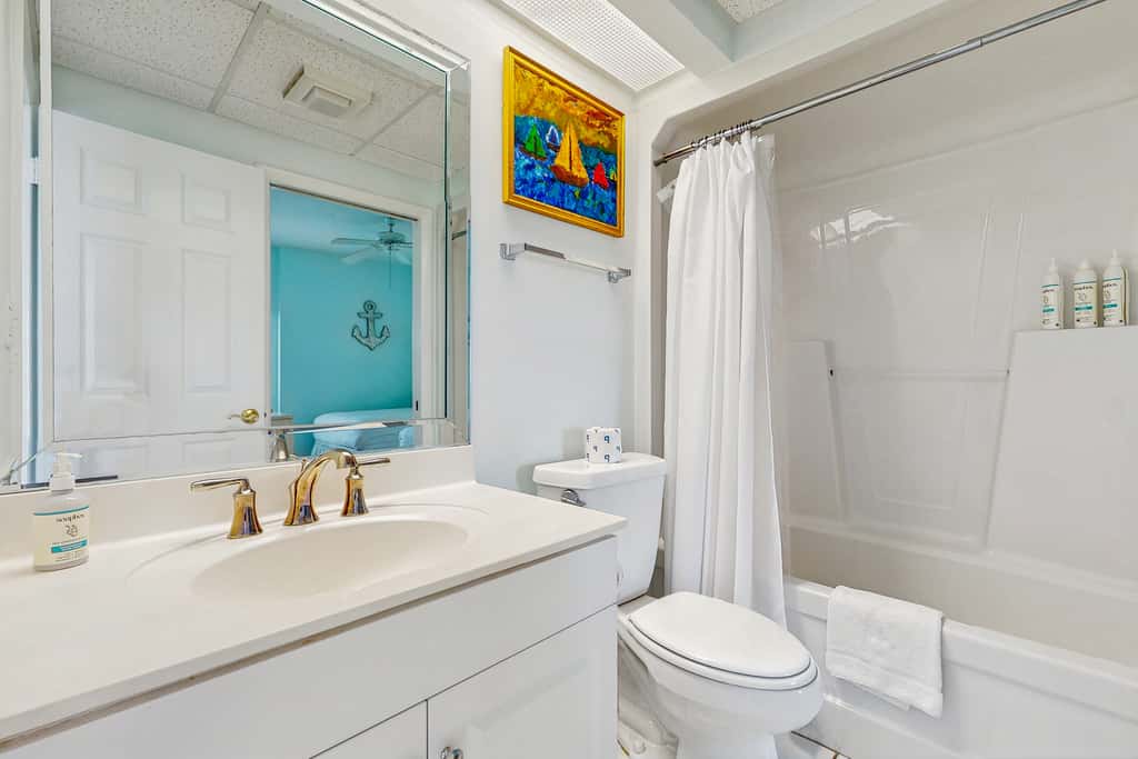Spacious getaway with Gulf view, beach access, tennis & pickleball