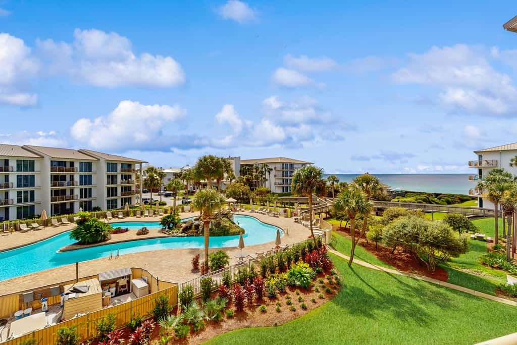 Spacious getaway with Gulf view, beach access, tennis & pickleball