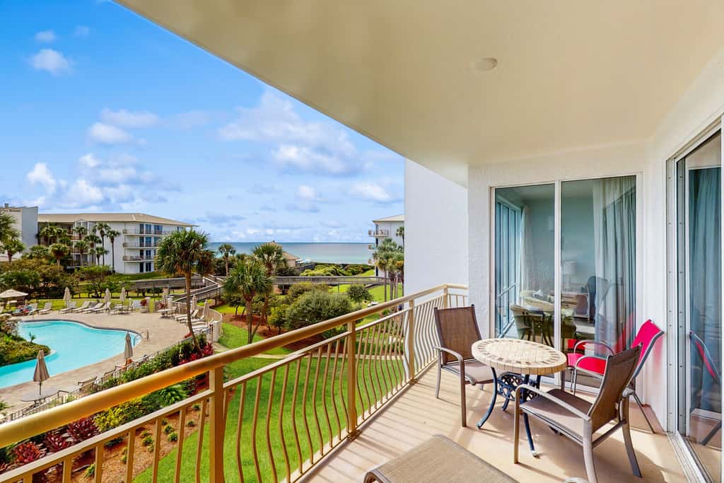Spacious getaway with Gulf view, beach access, tennis & pickleball