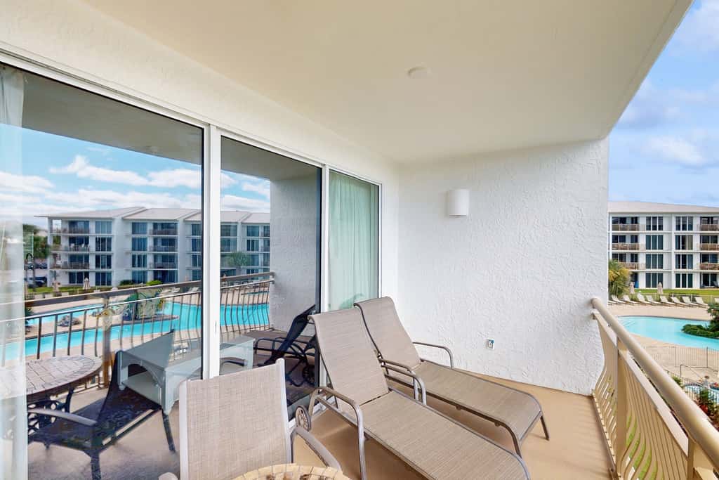 Spacious getaway with Gulf view, beach access, tennis & pickleball