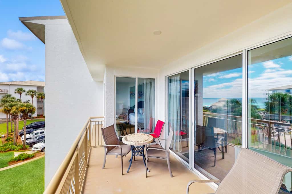 Spacious getaway with Gulf view, beach access, tennis & pickleball