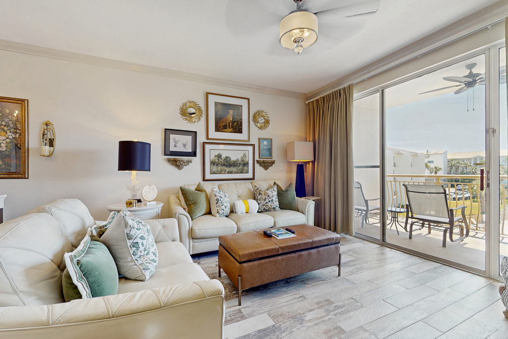 Condo with pickleball - steps from the Gulf & quick walk to dining & shops