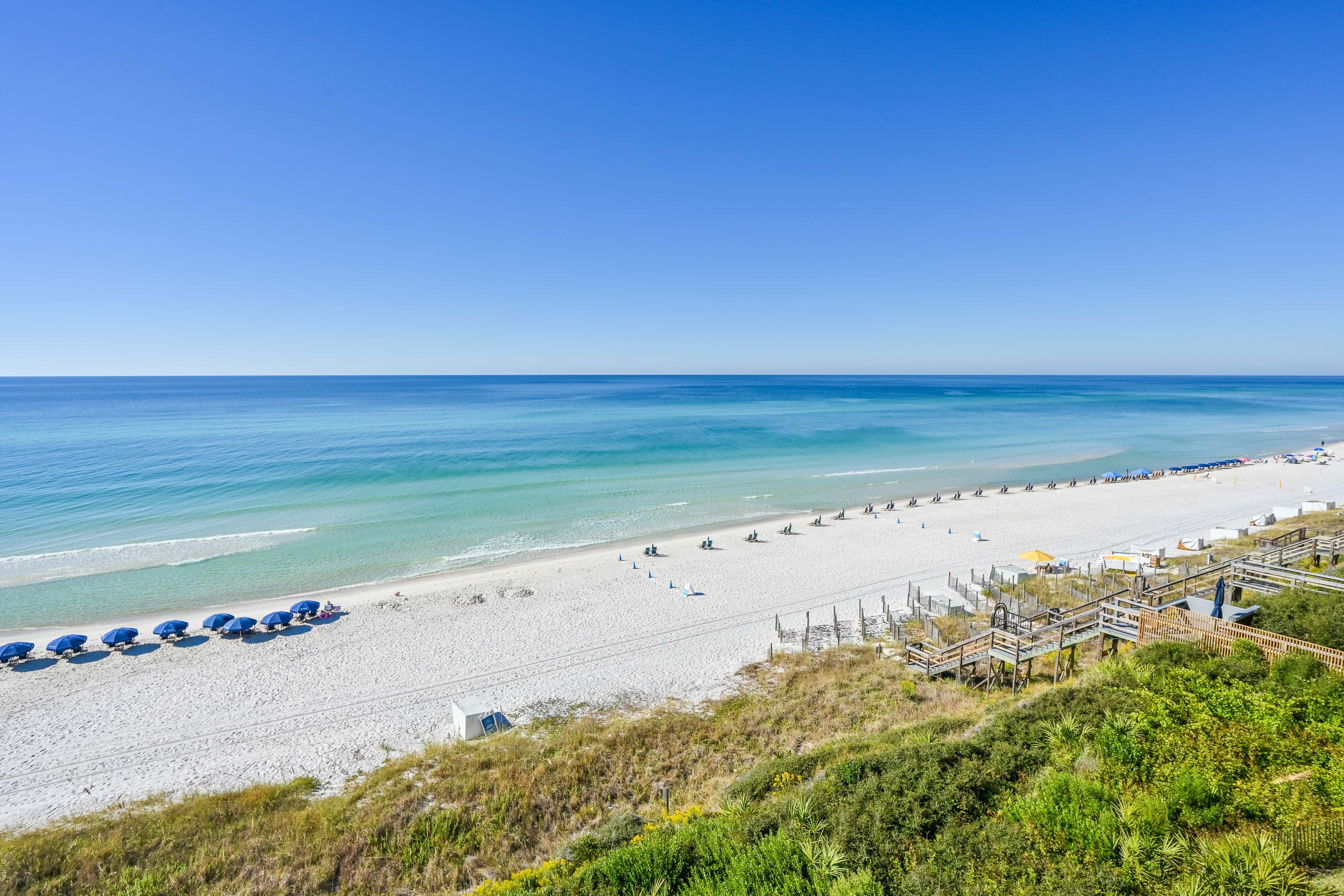 Condo with pickleball - steps from the Gulf & quick walk to dining & shops