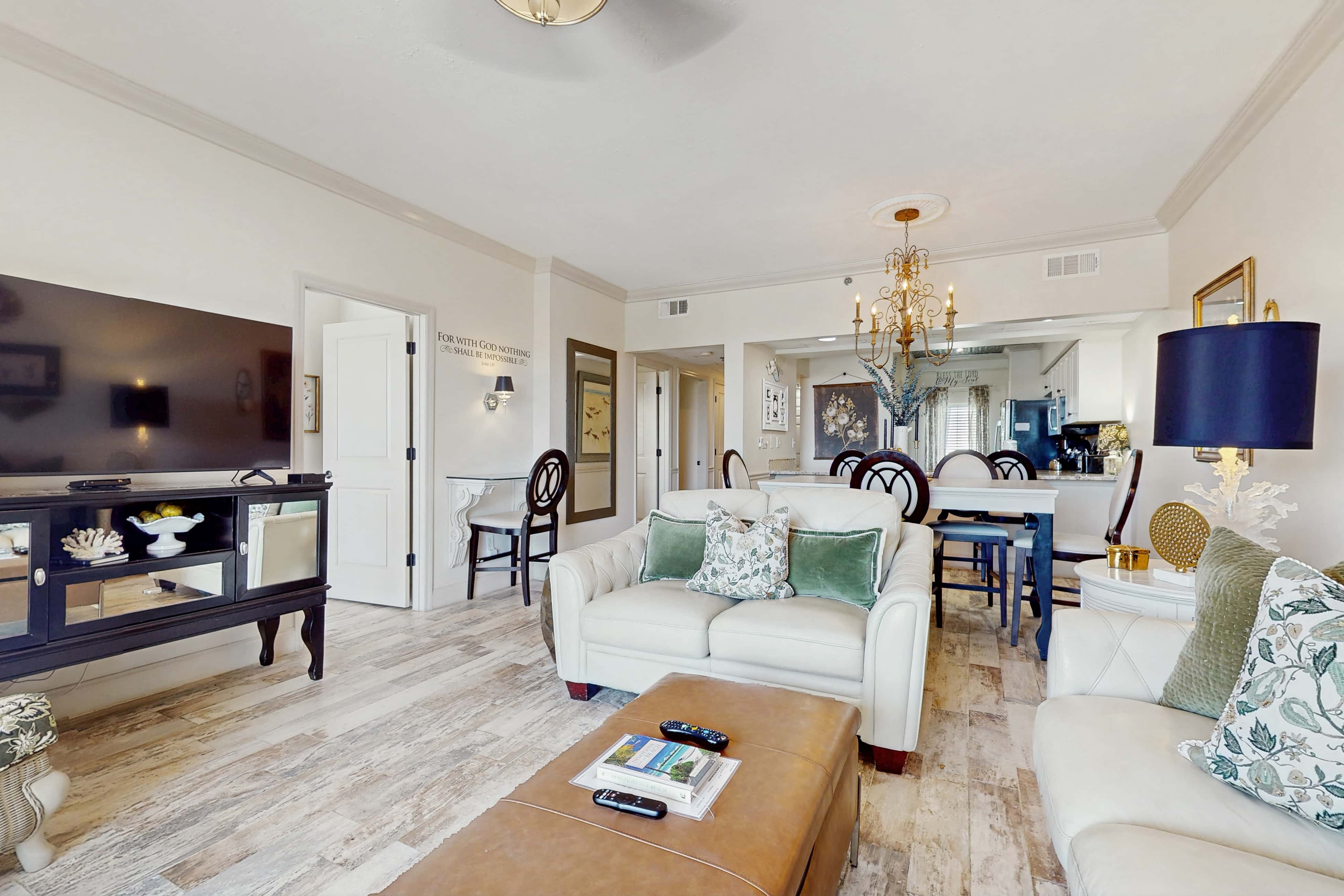 Condo with pickleball - steps from the Gulf & quick walk to dining & shops