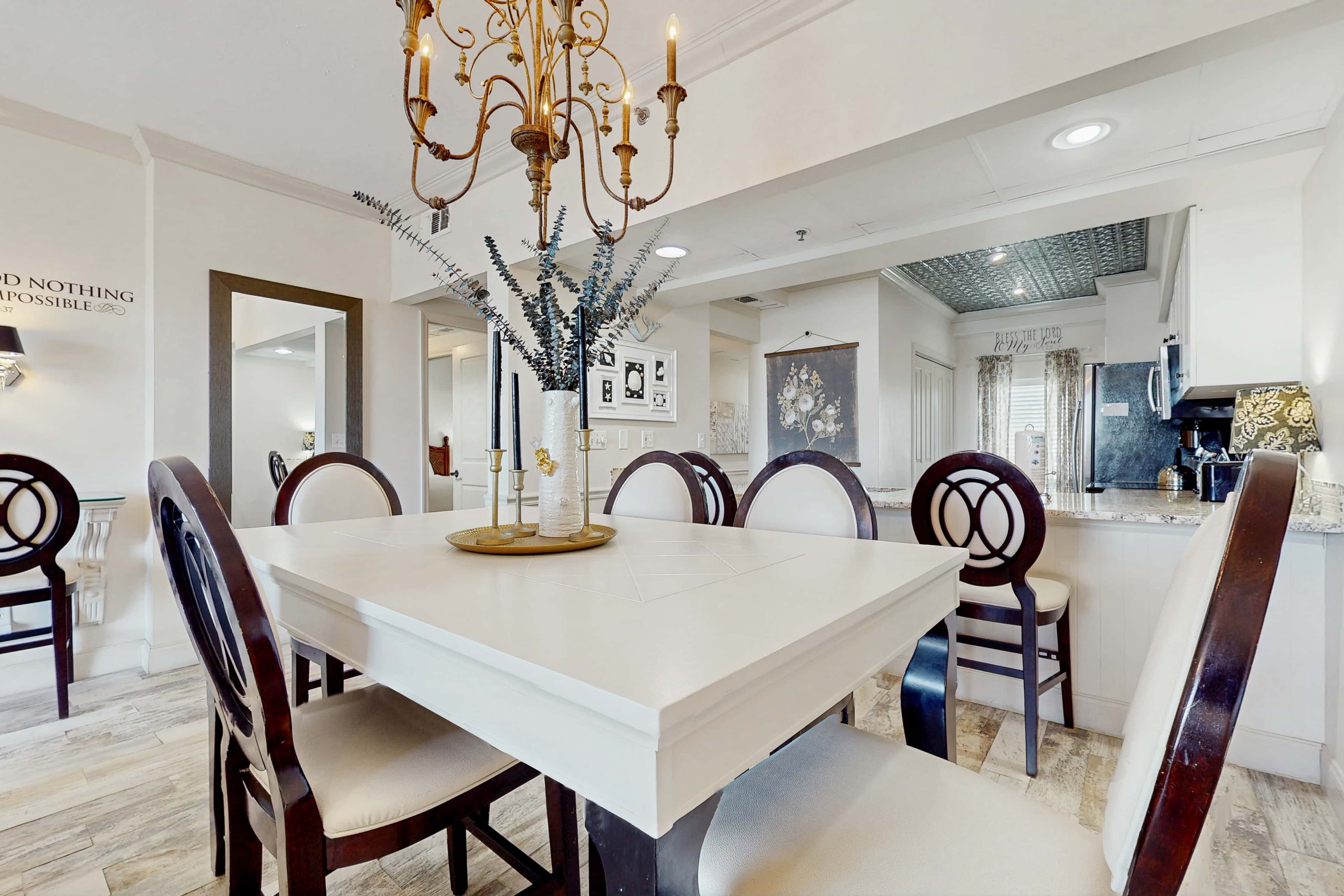 Condo with pickleball - steps from the Gulf & quick walk to dining & shops