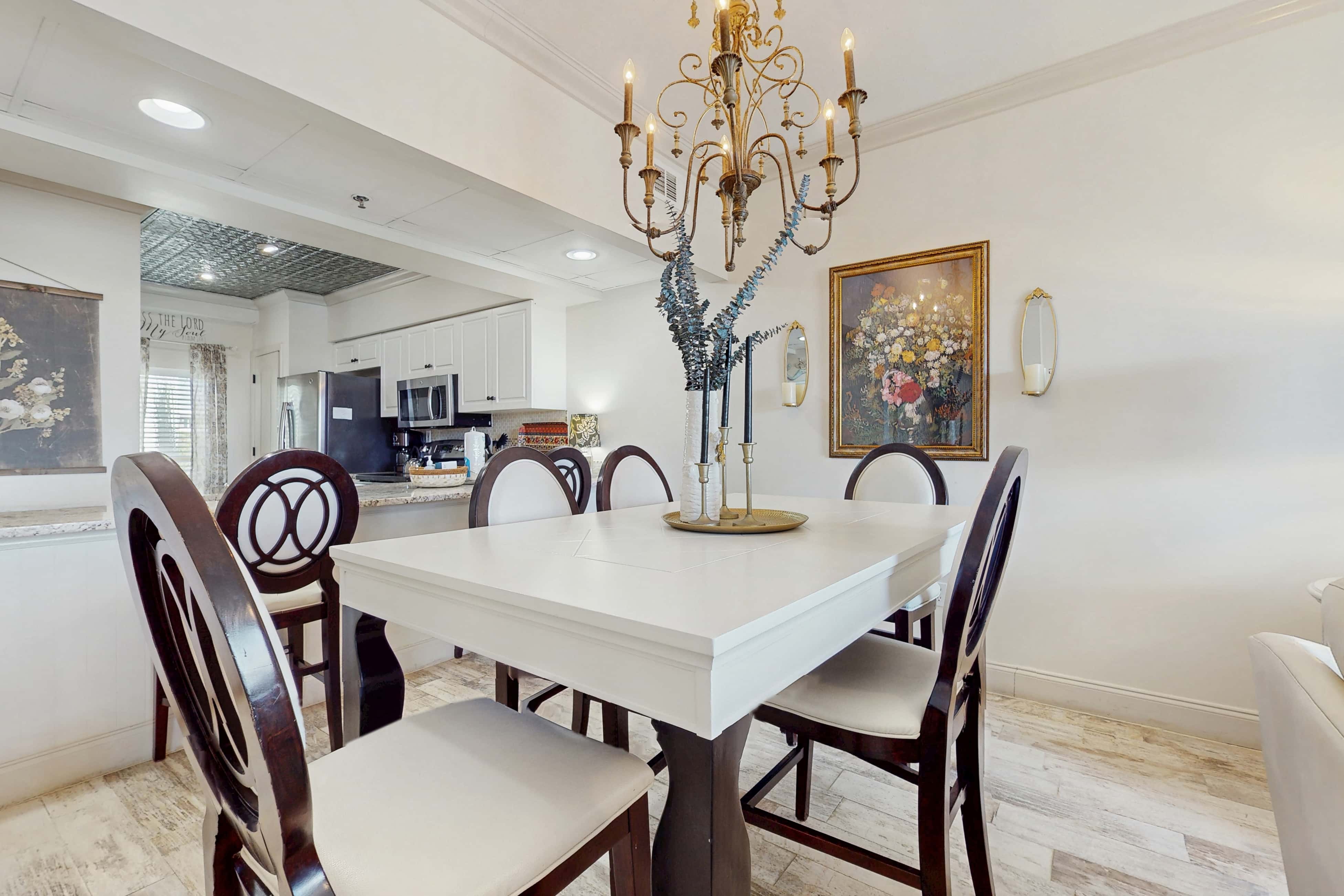 Condo with pickleball - steps from the Gulf & quick walk to dining & shops