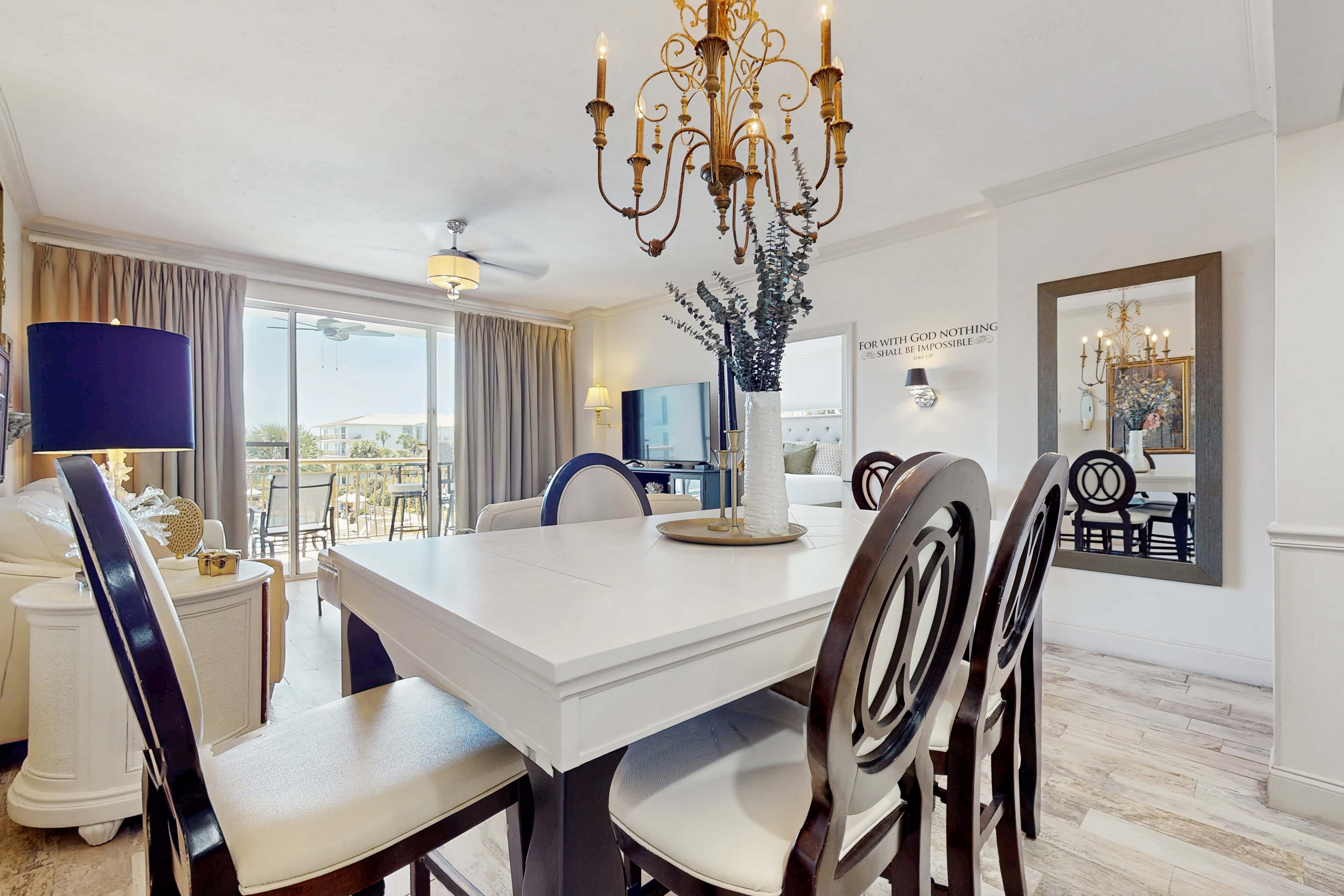 Condo with pickleball - steps from the Gulf & quick walk to dining & shops