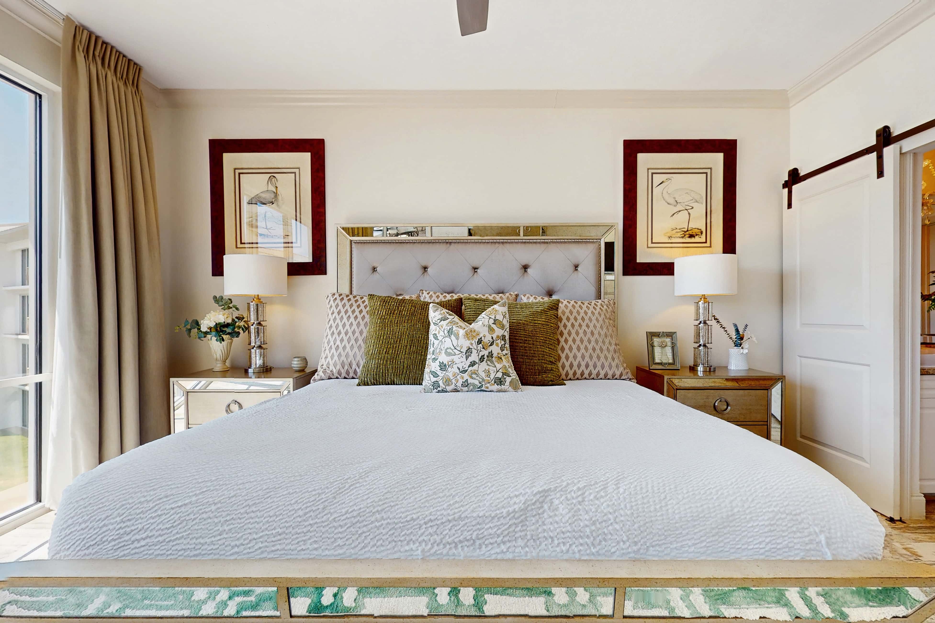 Condo with pickleball - steps from the Gulf & quick walk to dining & shops