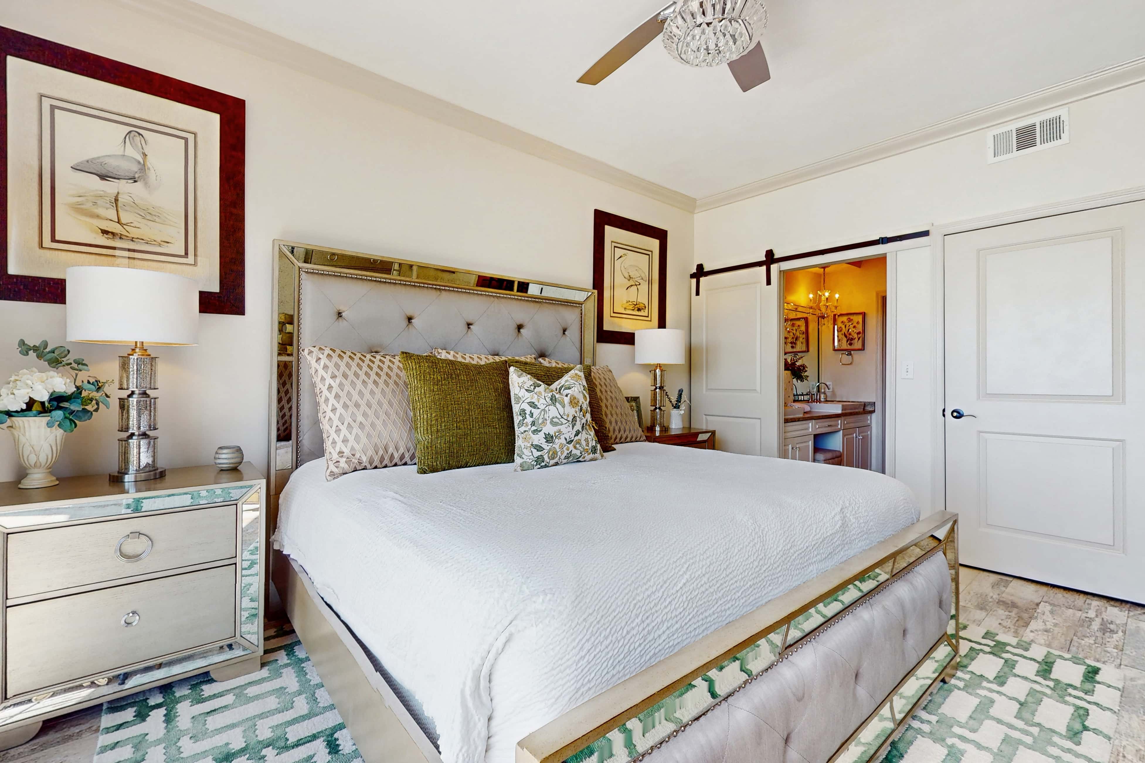 Condo with pickleball - steps from the Gulf & quick walk to dining & shops