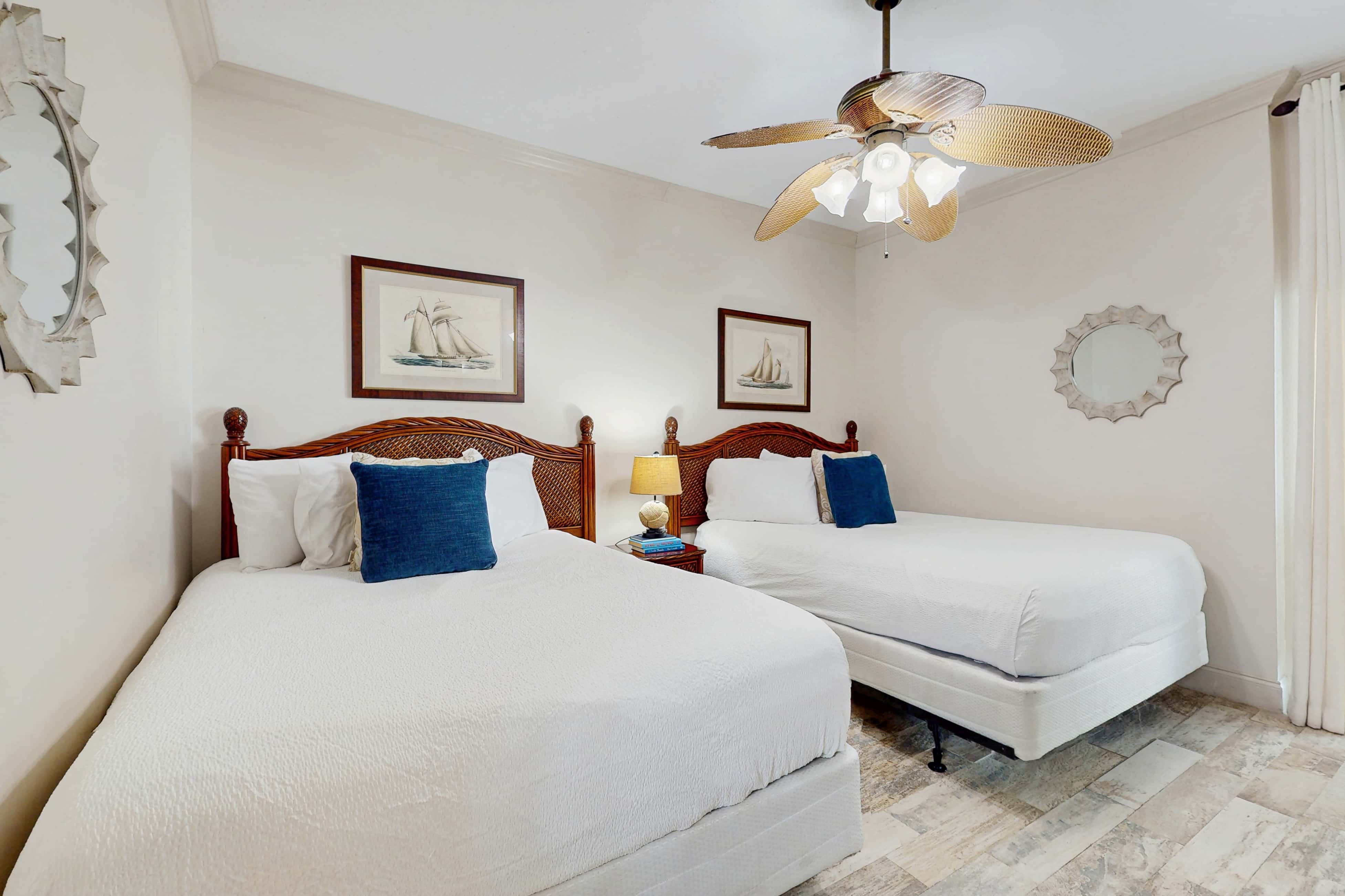 Condo with pickleball - steps from the Gulf & quick walk to dining & shops