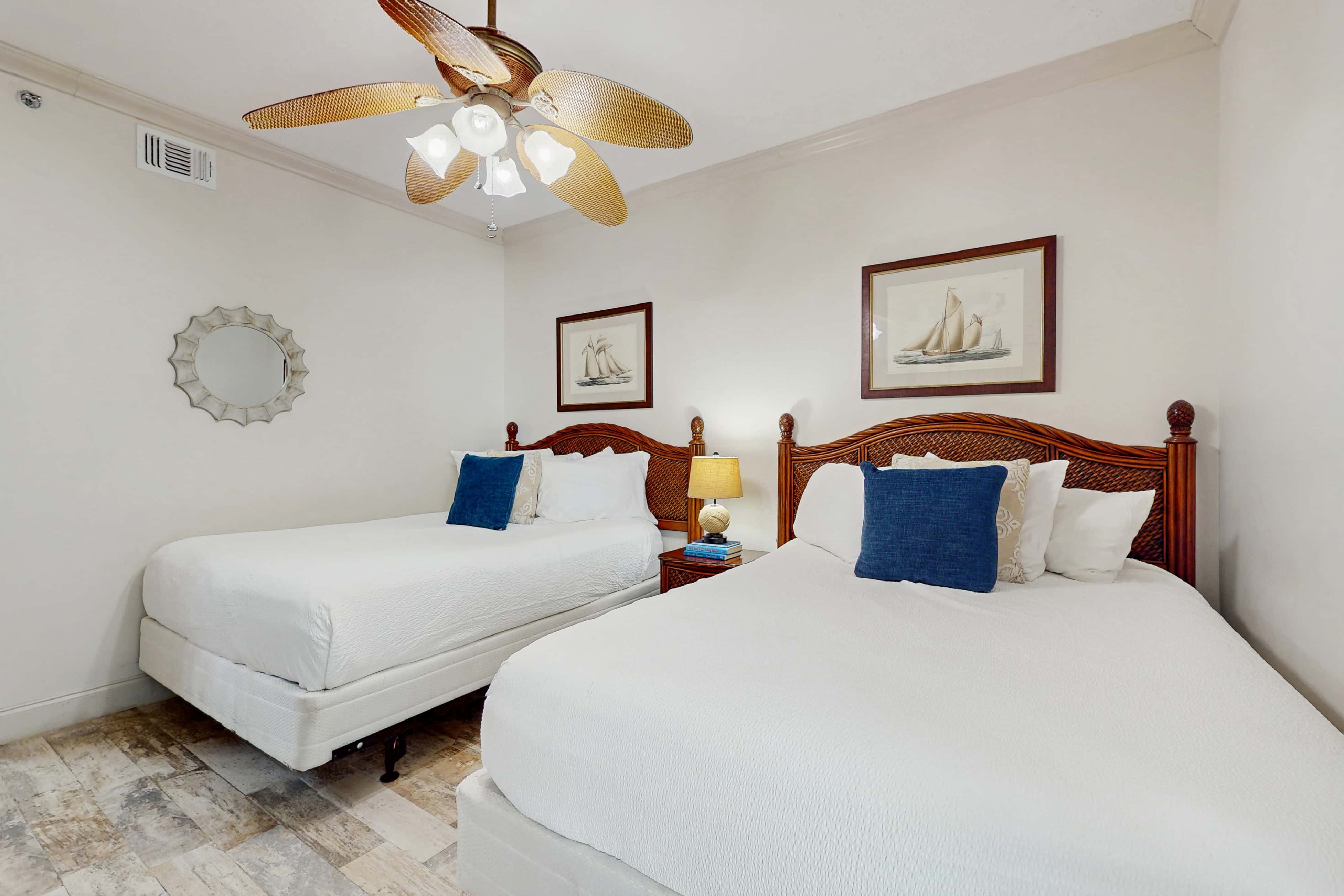 Condo with pickleball - steps from the Gulf & quick walk to dining & shops