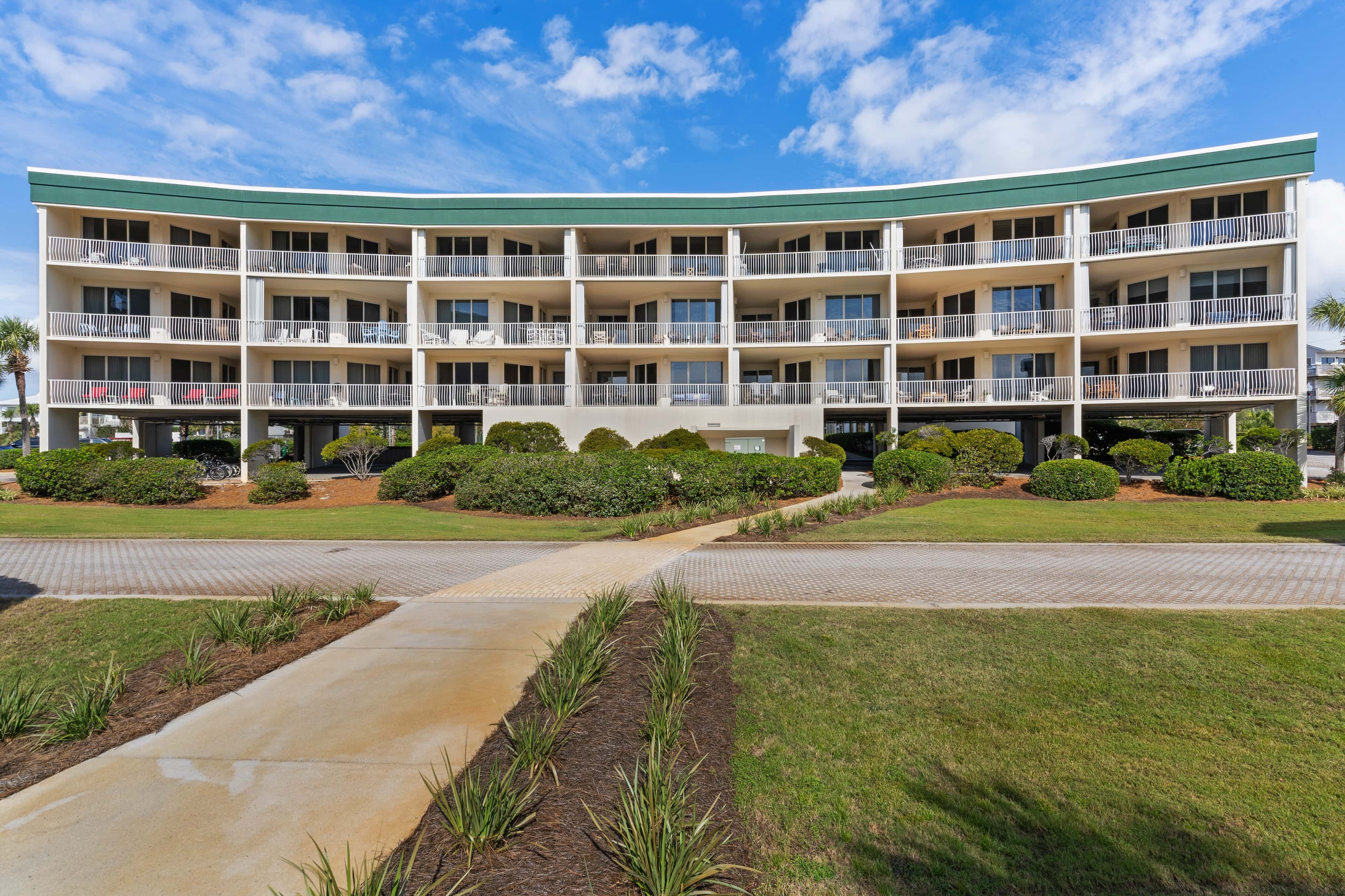 Condo with pickleball - steps from the Gulf & quick walk to dining & shops