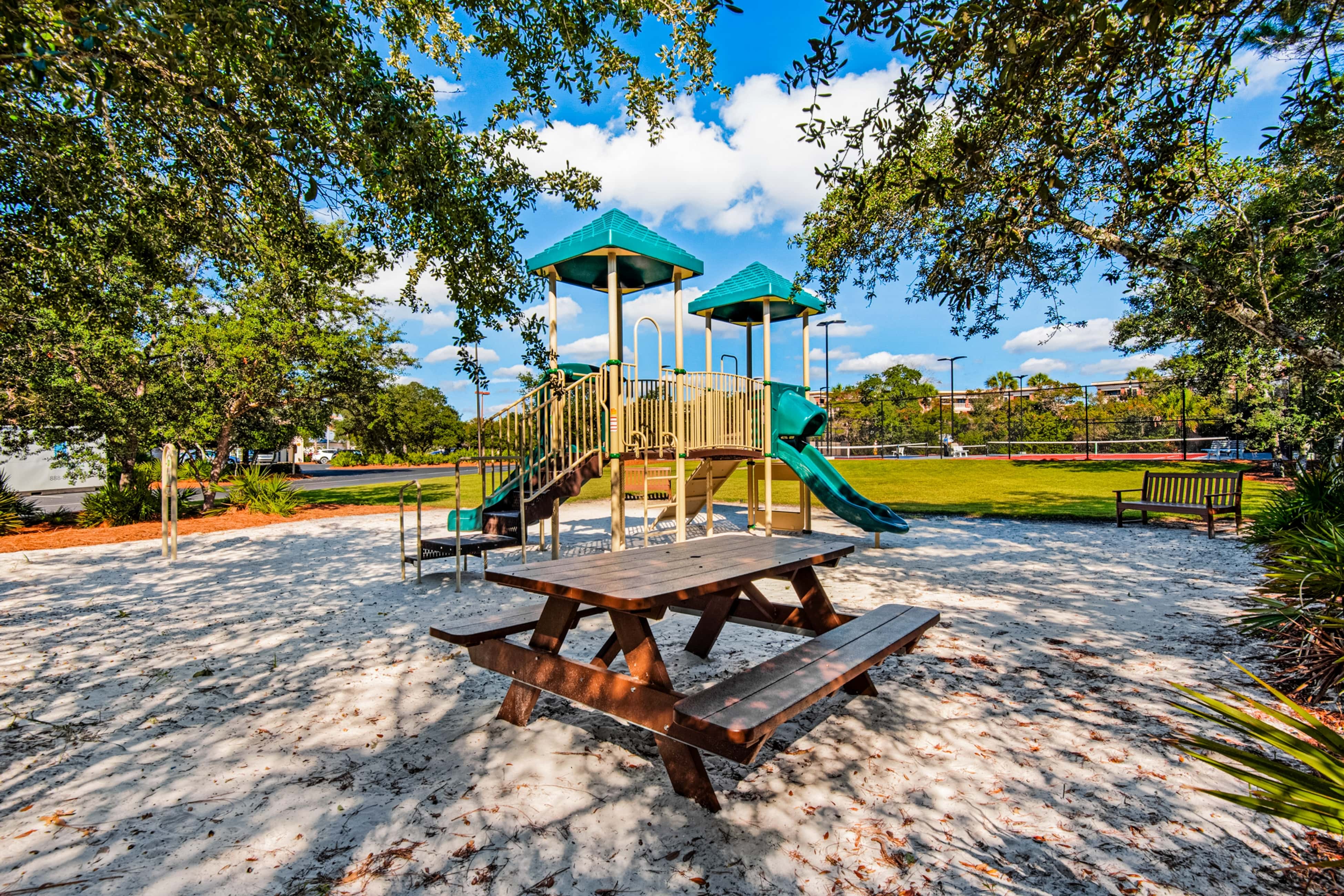 Condo with pickleball - steps from the Gulf & quick walk to dining & shops