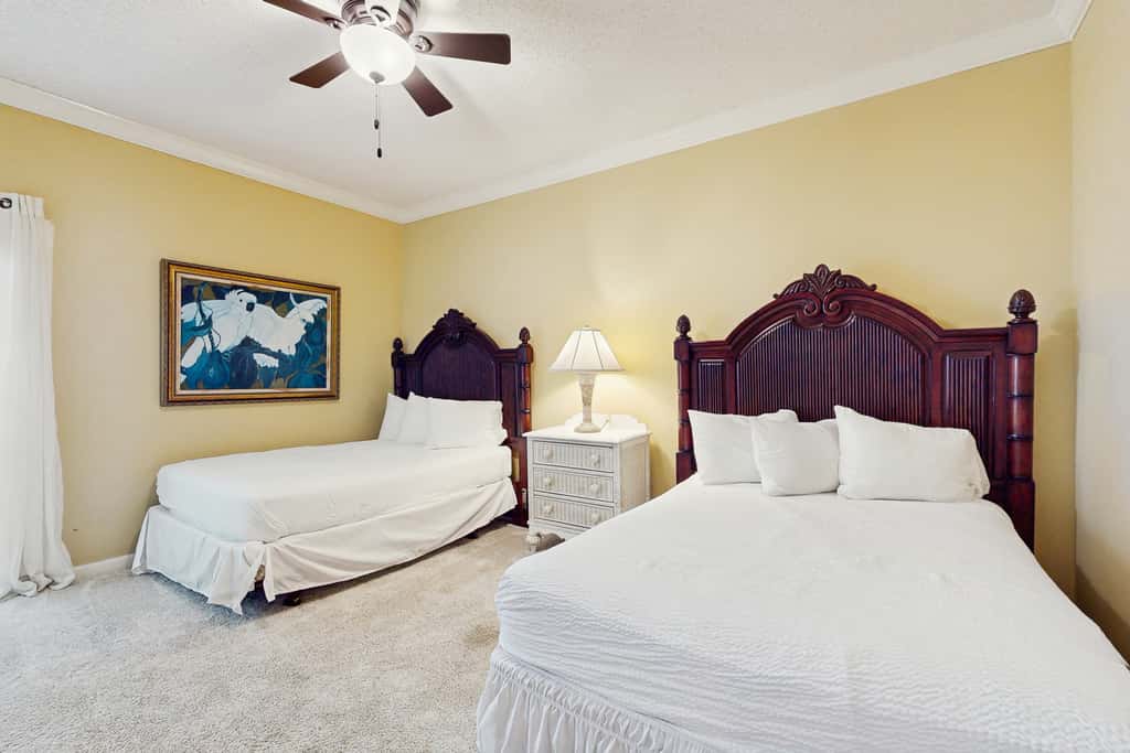 Elegant getaway with stunning view, lagoon pool & pickleball - close to shops