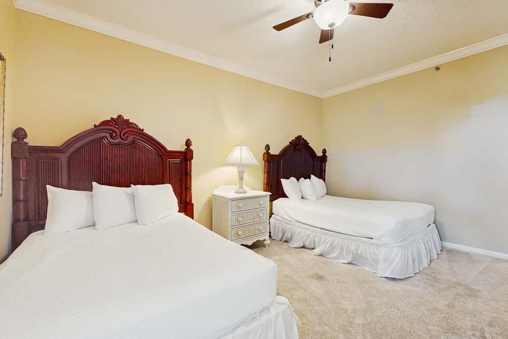 Elegant getaway with stunning view, lagoon pool & pickleball - close to shops