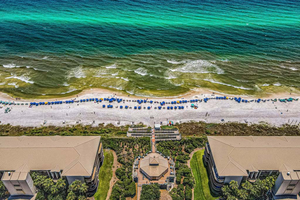 Elegant getaway with stunning view, lagoon pool & pickleball - close to shops