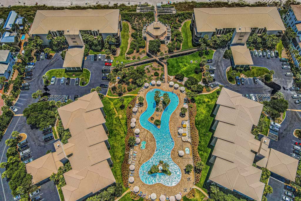 Elegant getaway with stunning view, lagoon pool & pickleball - close to shops