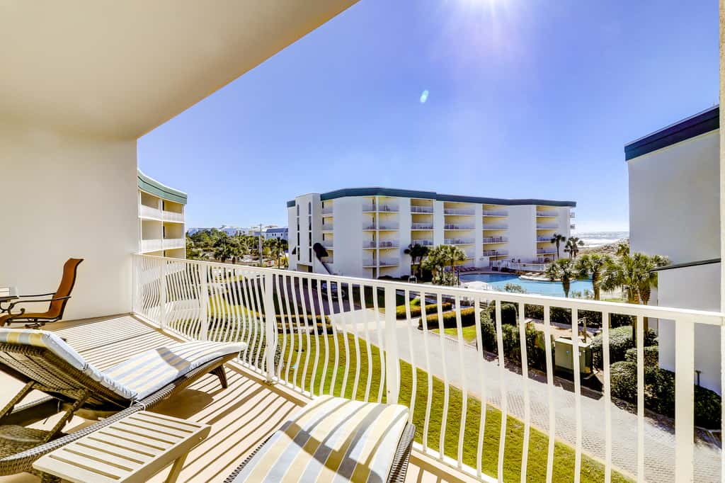 Beautiful 2nd-floor condo in Seagrove Beach with beach ambience & pickleball