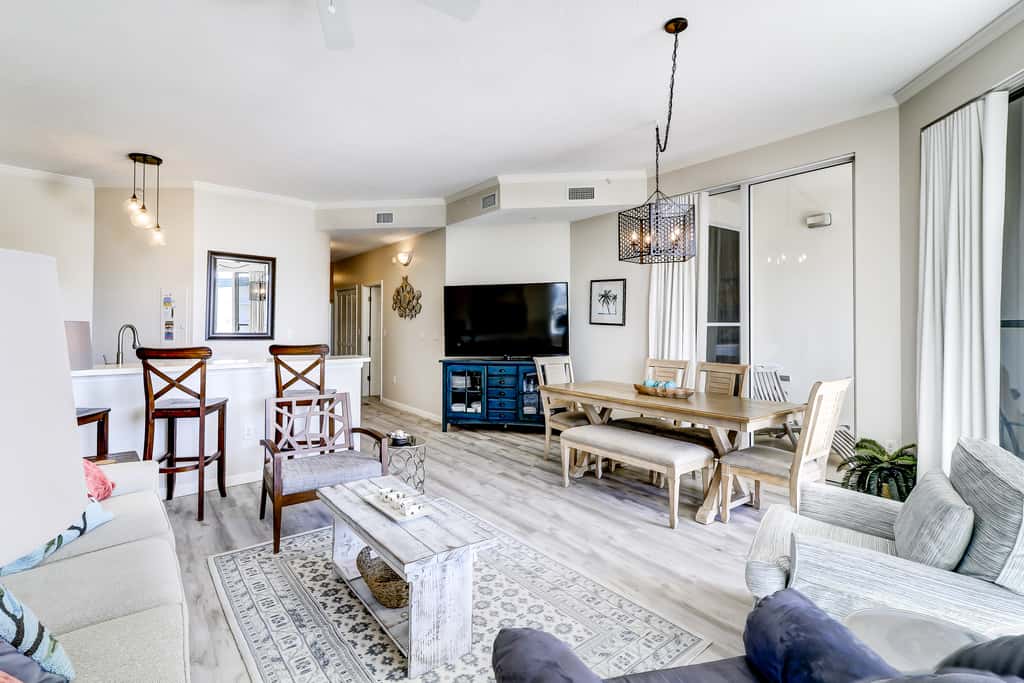 Beautiful 2nd-floor condo in Seagrove Beach with beach ambience & pickleball