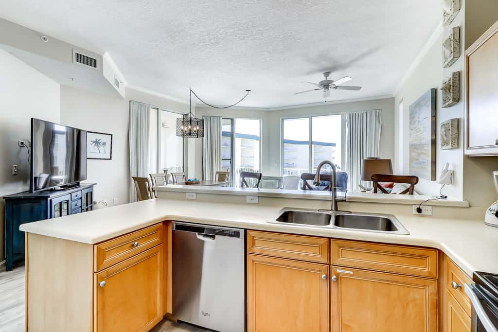 Beautiful 2nd-floor condo in Seagrove Beach with beach ambience & pickleball